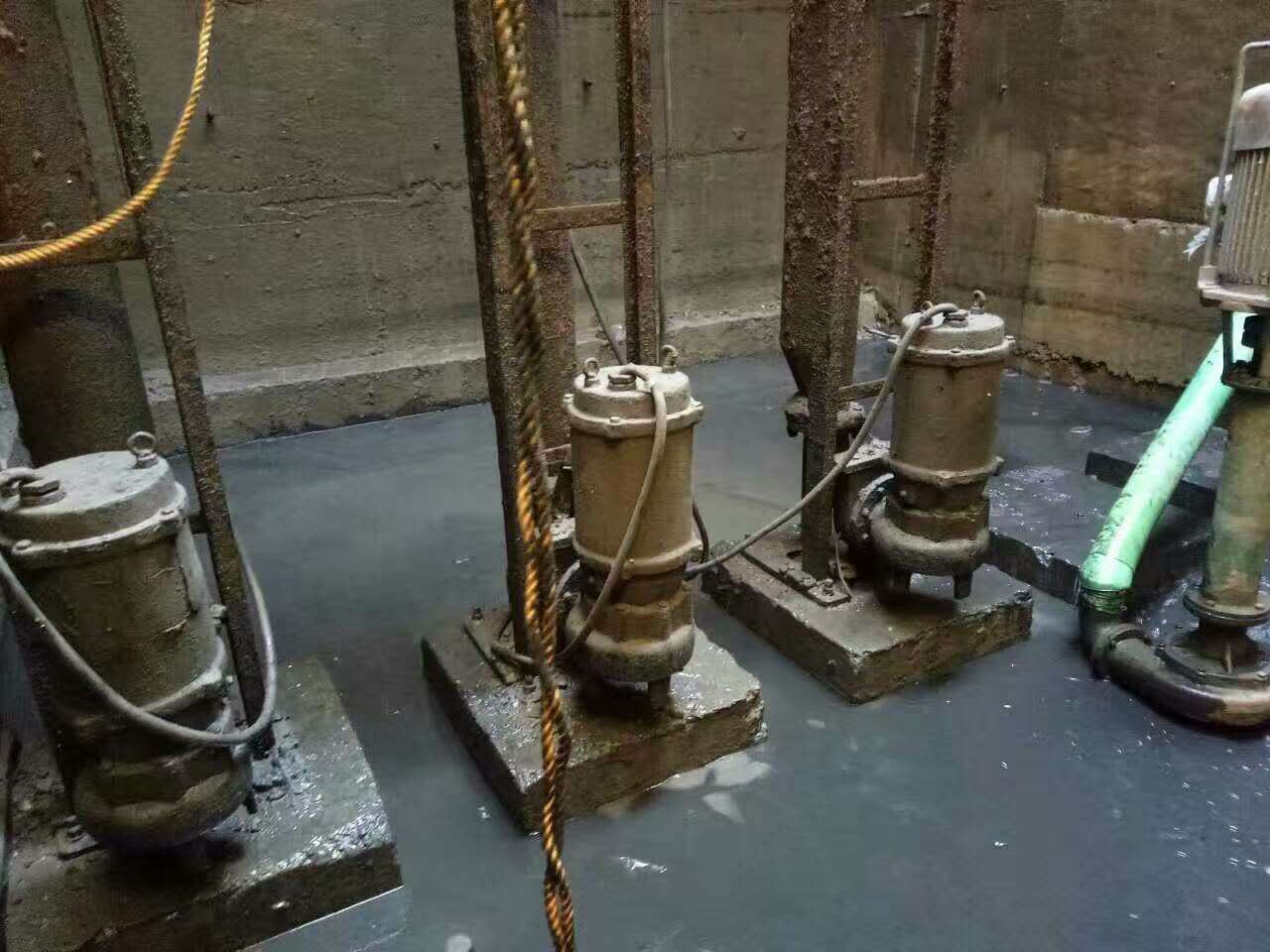 隆林污水池清理